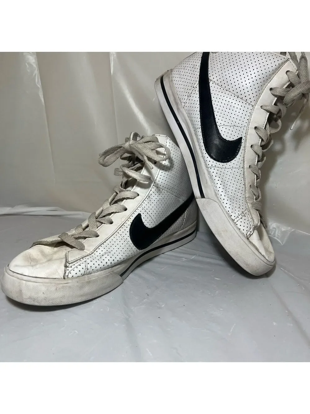Nike high perforated Blazer White